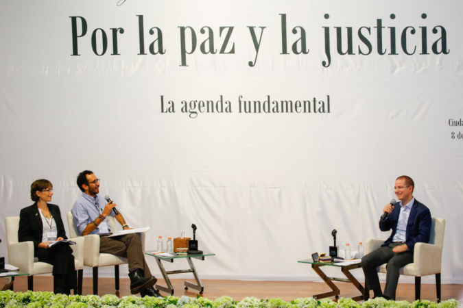 Dialoga Ricardo Anaya con víctimas de la violencia